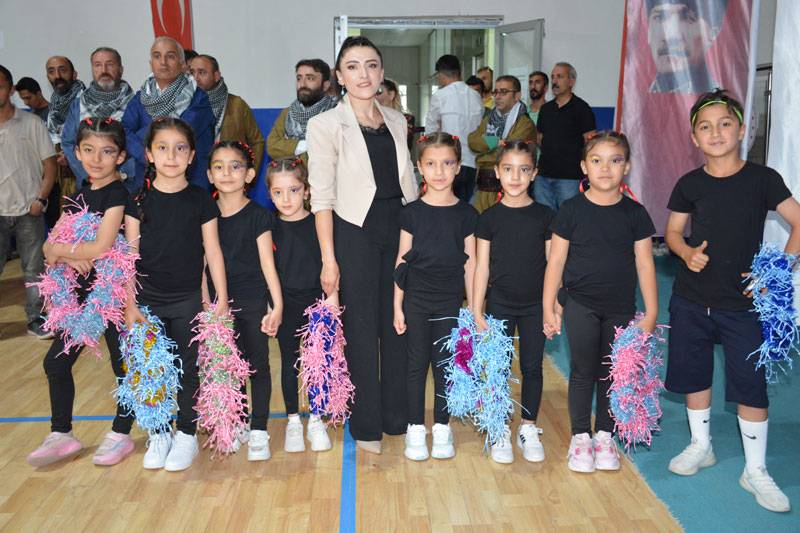 Hakkari'de yıl sonu sergisi açıldı 19