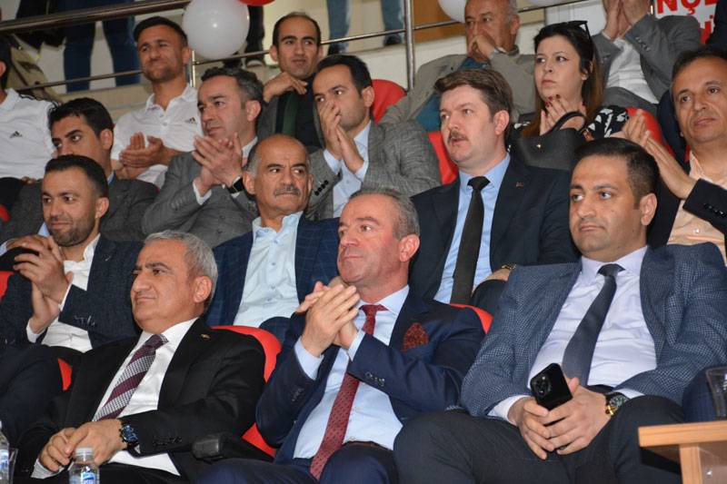 Hakkari'de yıl sonu sergisi açıldı 20