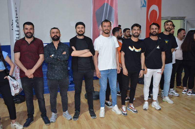 Hakkari'de yıl sonu sergisi açıldı 22