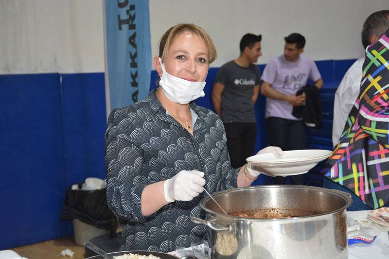 Hakkari'de yıl sonu sergisi açıldı 24