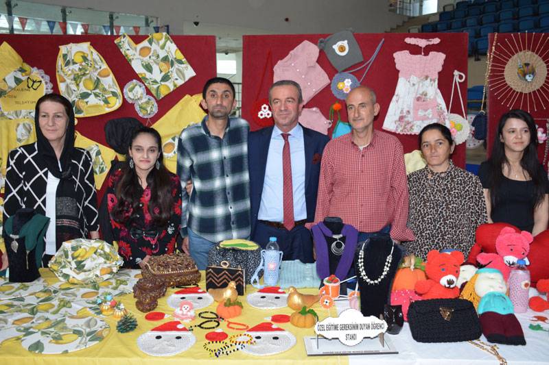 Hakkari'de yıl sonu sergisi açıldı 25