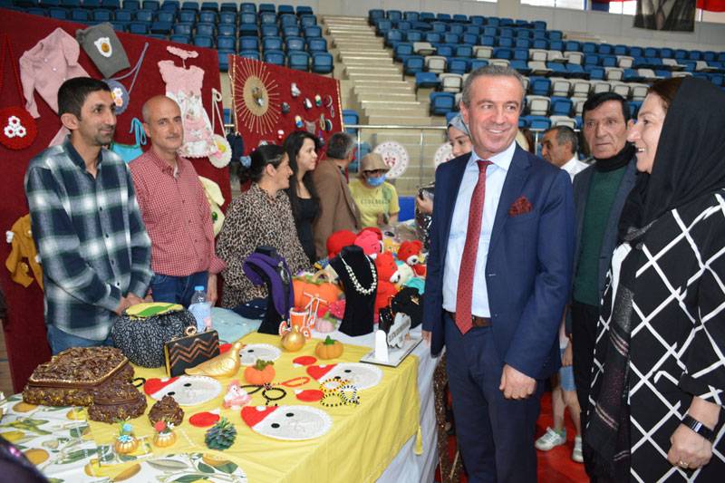 Hakkari'de yıl sonu sergisi açıldı 29