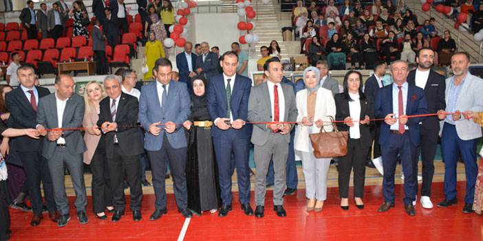 Hakkari'de yıl sonu sergisi açıldı 31