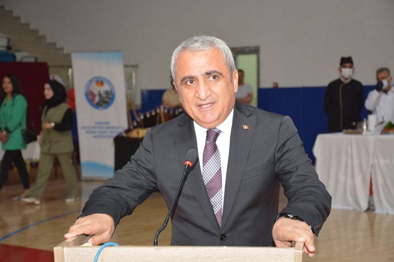 Hakkari'de yıl sonu sergisi açıldı 7