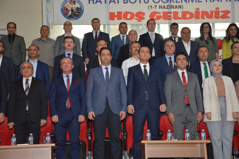 Hakkari'de yıl sonu sergisi açıldı 9