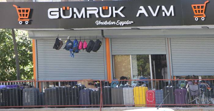 Hakkari'de bir ilk! Gümrük malzemeleri yarı fiyatına satışta! 1