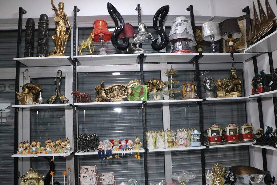 Hakkari'de bir ilk! Gümrük malzemeleri yarı fiyatına satışta! 11