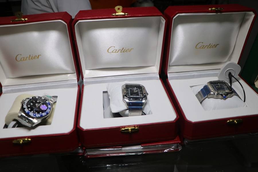 Hakkari'de bir ilk! Gümrük malzemeleri yarı fiyatına satışta! 18