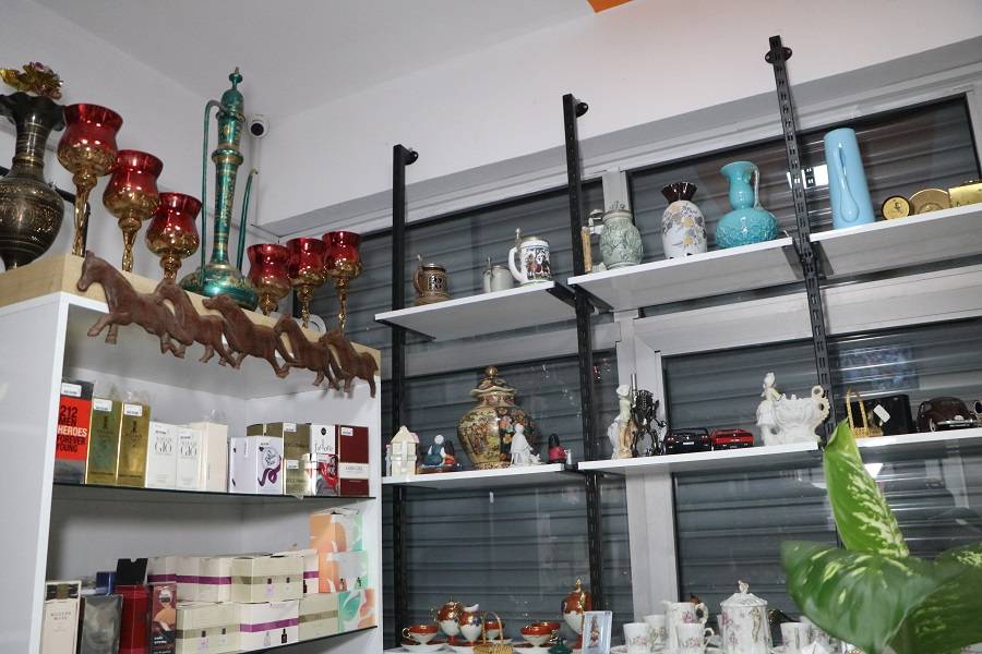 Hakkari'de bir ilk! Gümrük malzemeleri yarı fiyatına satışta! 19