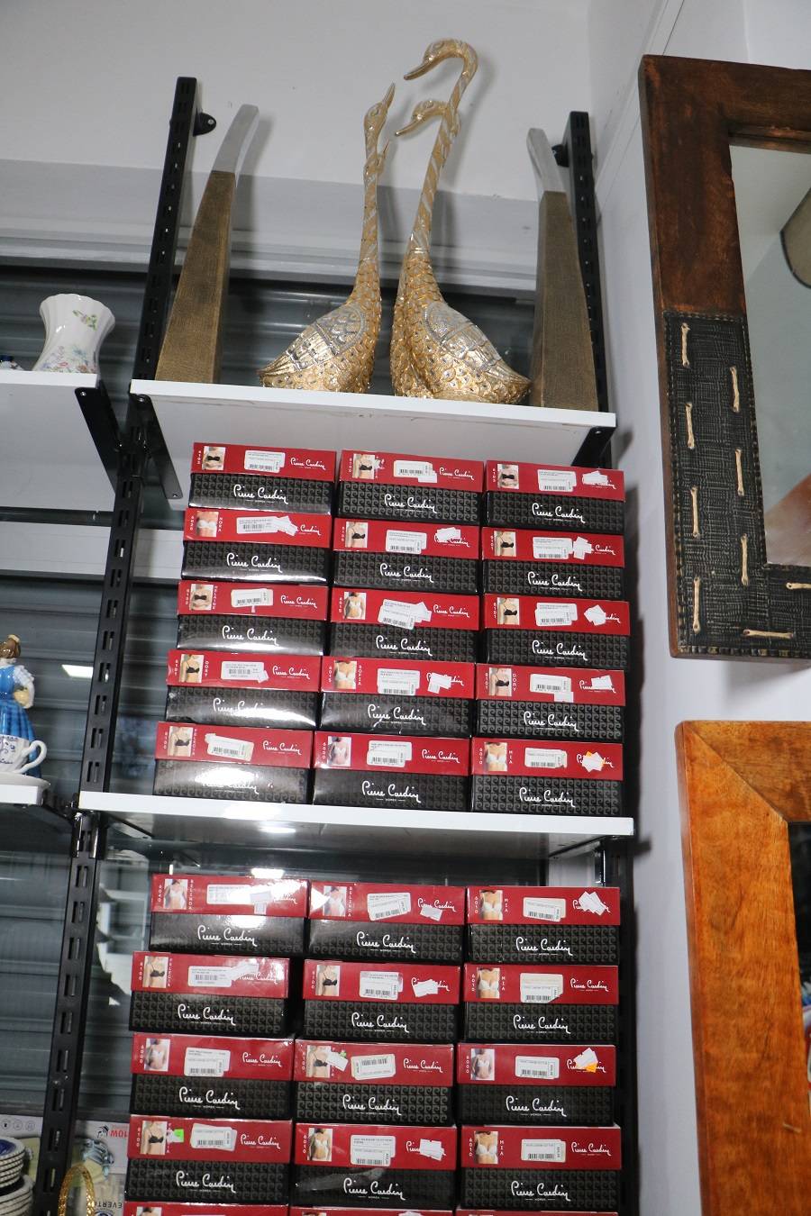 Hakkari'de bir ilk! Gümrük malzemeleri yarı fiyatına satışta! 23