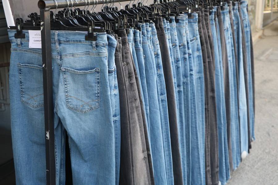 Hakkari'de bir ilk! Gümrük malzemeleri yarı fiyatına satışta! 29