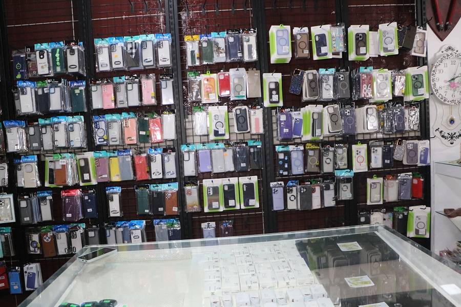 Hakkari'de bir ilk! Gümrük malzemeleri yarı fiyatına satışta! 3