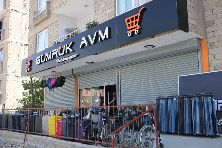 Hakkari'de bir ilk! Gümrük malzemeleri yarı fiyatına satışta! 30