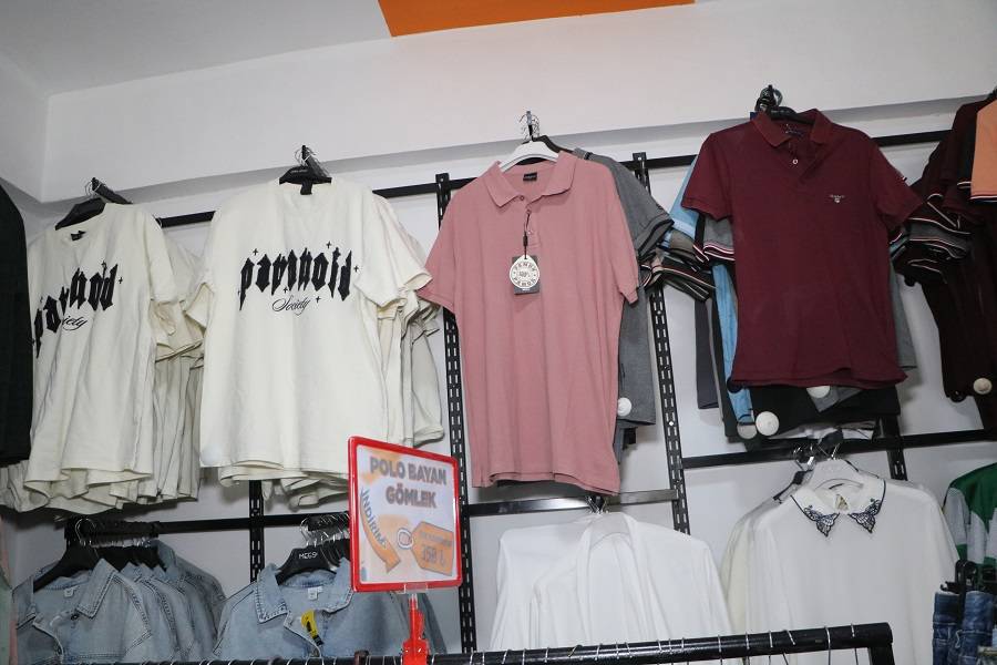 Hakkari'de bir ilk! Gümrük malzemeleri yarı fiyatına satışta! 4