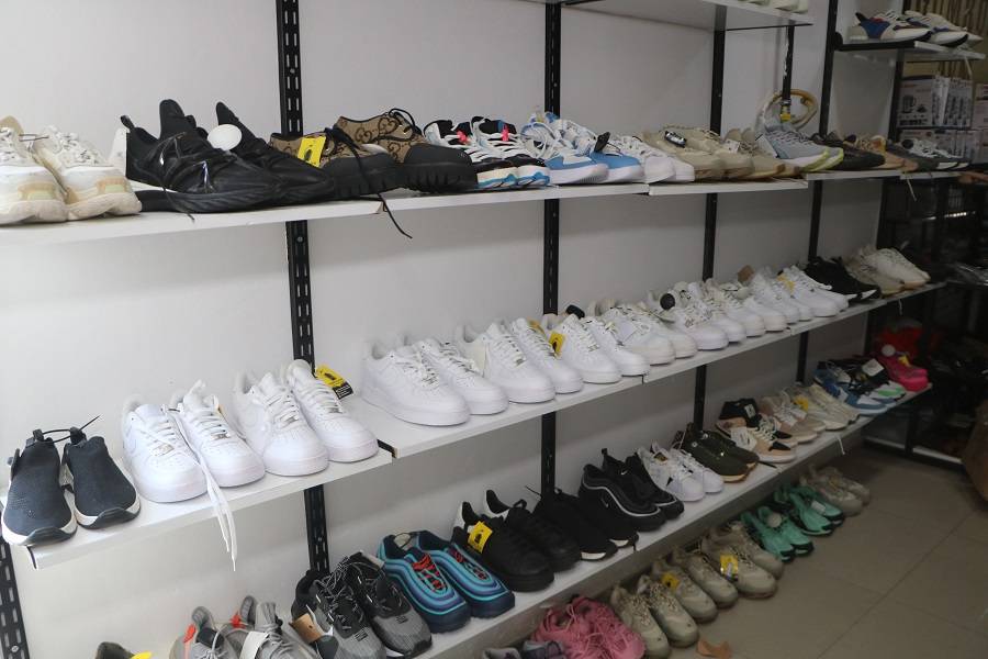 Hakkari'de bir ilk! Gümrük malzemeleri yarı fiyatına satışta! 5