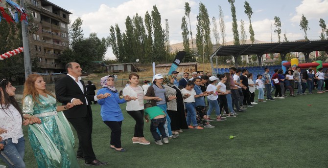 Beşiktaş Belediyesi Hakkari'de oyun parkı kurdu 11