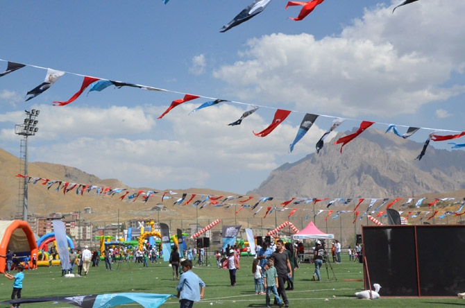 Beşiktaş Belediyesi Hakkari'de oyun parkı kurdu 12