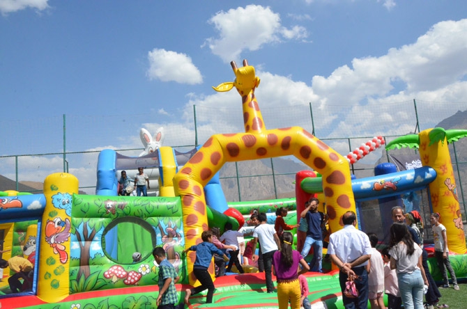 Beşiktaş Belediyesi Hakkari'de oyun parkı kurdu 15