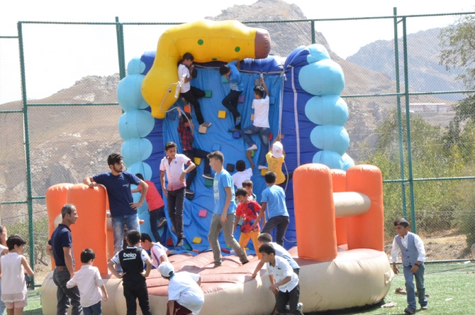 Beşiktaş Belediyesi Hakkari'de oyun parkı kurdu 17