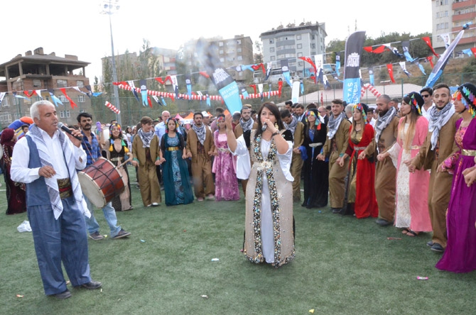 Beşiktaş Belediyesi Hakkari'de oyun parkı kurdu 23