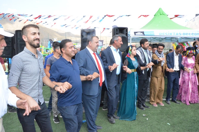 Beşiktaş Belediyesi Hakkari'de oyun parkı kurdu 24