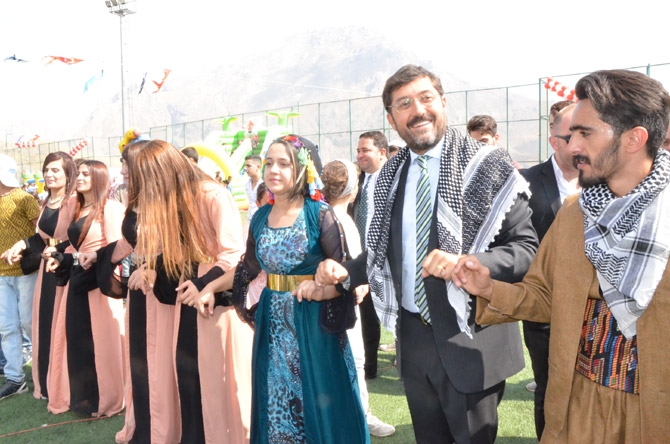 Beşiktaş Belediyesi Hakkari'de oyun parkı kurdu 27