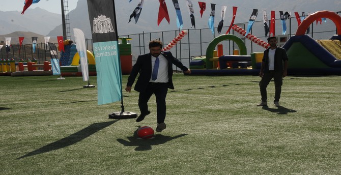 Beşiktaş Belediyesi Hakkari'de oyun parkı kurdu 3