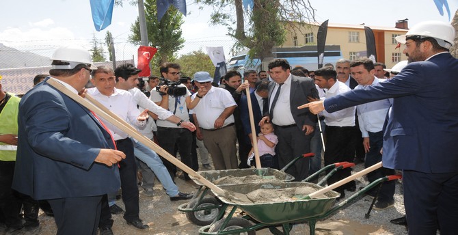 Beşiktaş Belediyesi Hakkari'de oyun parkı kurdu 5