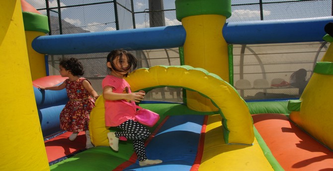 Beşiktaş Belediyesi Hakkari'de oyun parkı kurdu 8