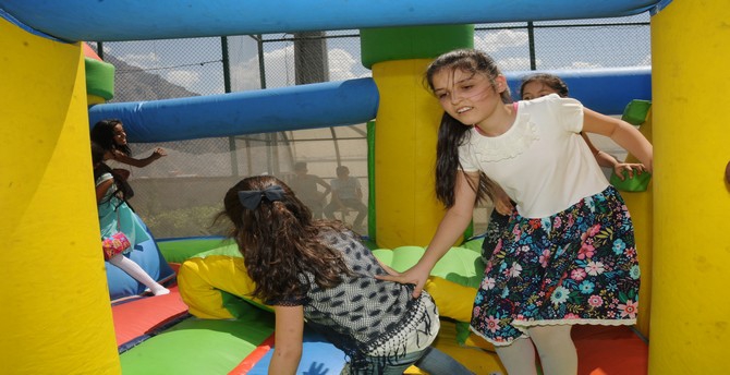 Beşiktaş Belediyesi Hakkari'de oyun parkı kurdu 9