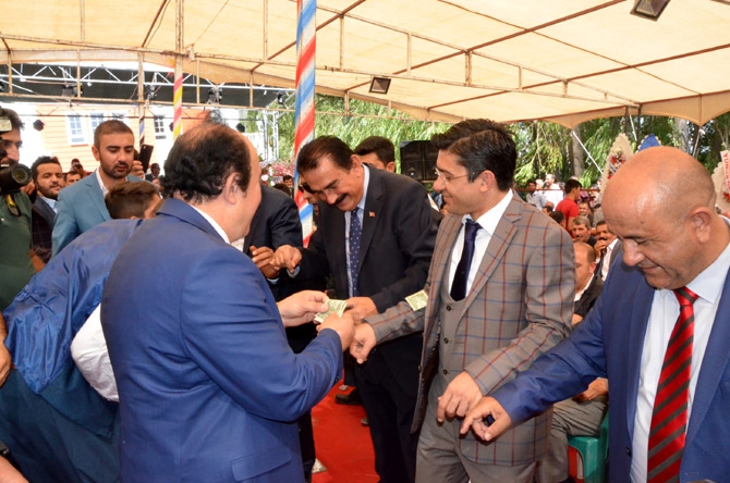 Ertuş ailesinin mutlu günü 23