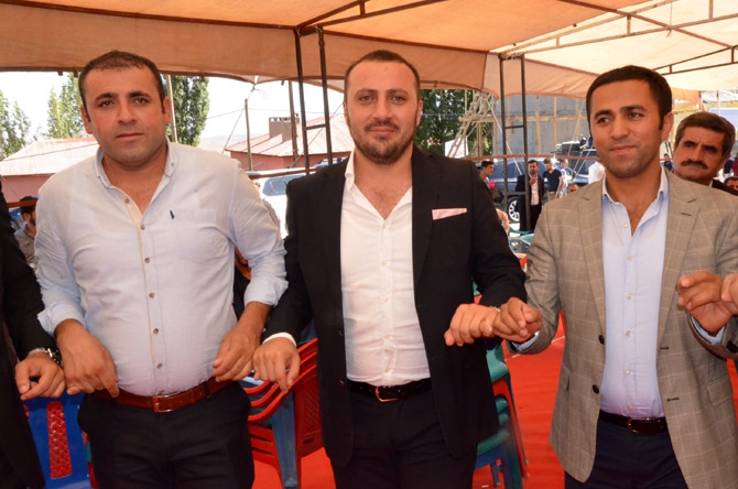 Ertuş ailesinin mutlu günü 27