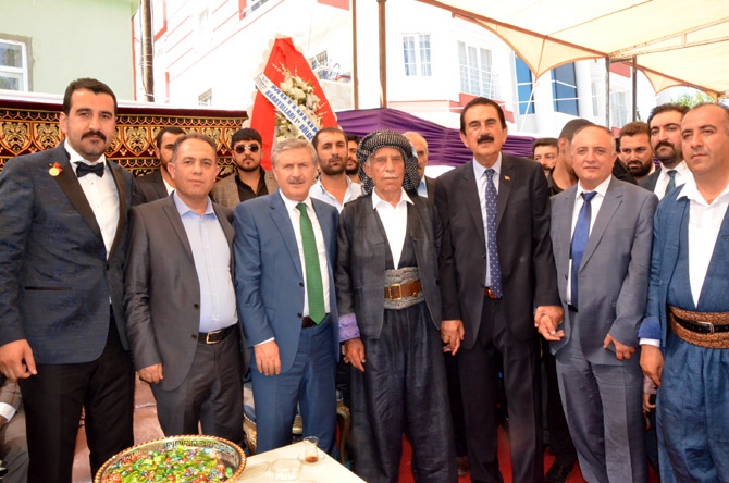 Ertuş ailesinin mutlu günü 33