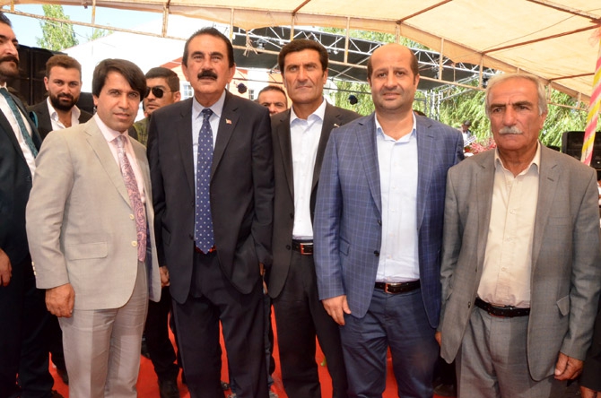 Ertuş ailesinin mutlu günü 35