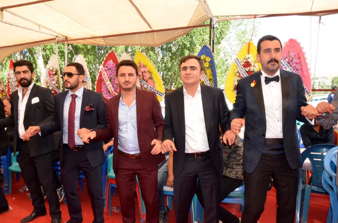 Ertuş ailesinin mutlu günü 37