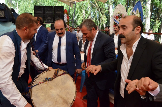 Ertuş ailesinin mutlu günü 43