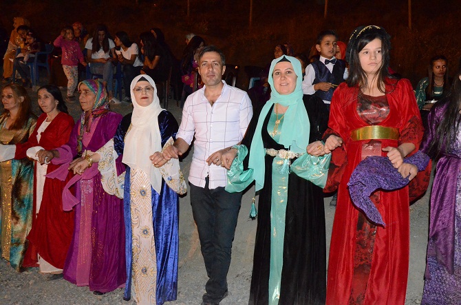 Özkan ailesinin mutlu günü 100