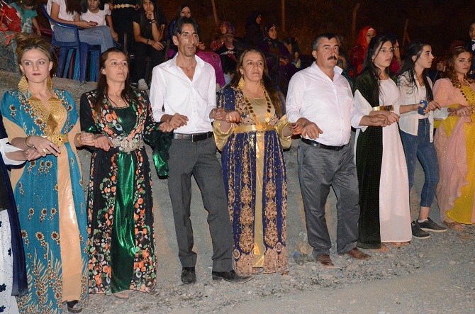 Özkan ailesinin mutlu günü 101