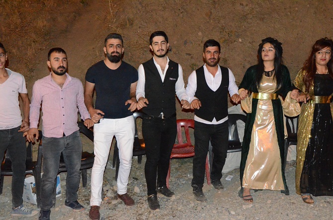 Özkan ailesinin mutlu günü 102