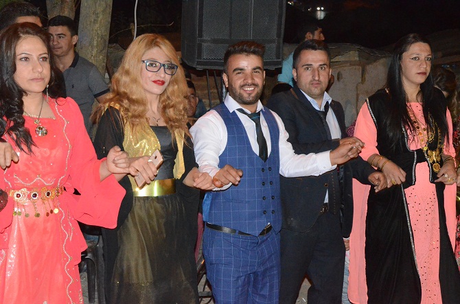 Özkan ailesinin mutlu günü 104