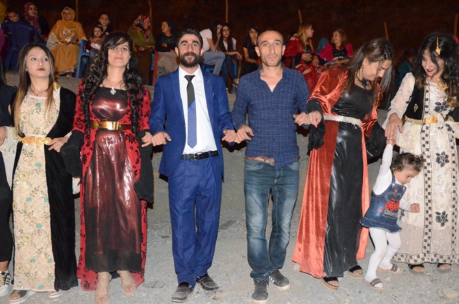 Özkan ailesinin mutlu günü 106