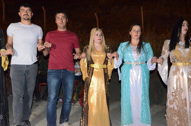 Özkan ailesinin mutlu günü 107