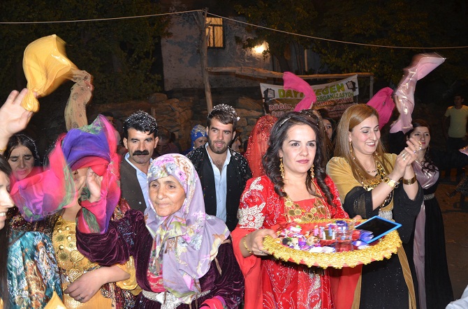 Özkan ailesinin mutlu günü 14