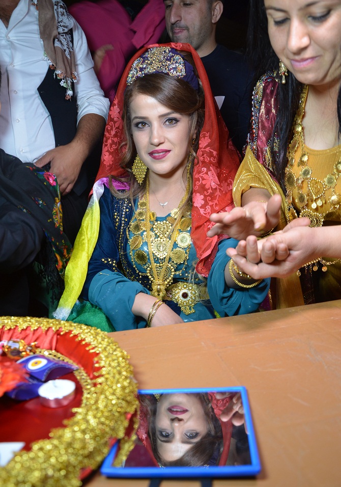 Özkan ailesinin mutlu günü 15