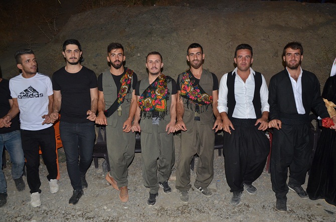 Özkan ailesinin mutlu günü 22