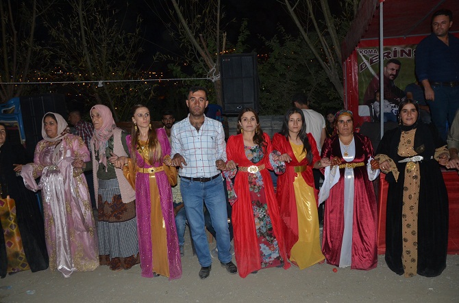 Özkan ailesinin mutlu günü 23