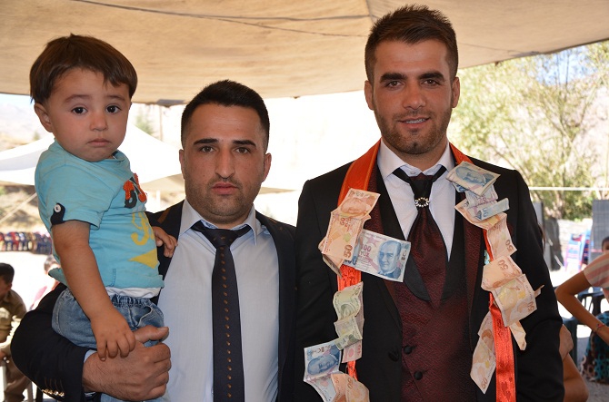 Özkan ailesinin mutlu günü 31