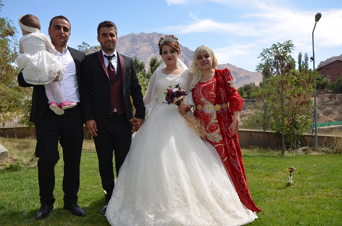 Özkan ailesinin mutlu günü 50