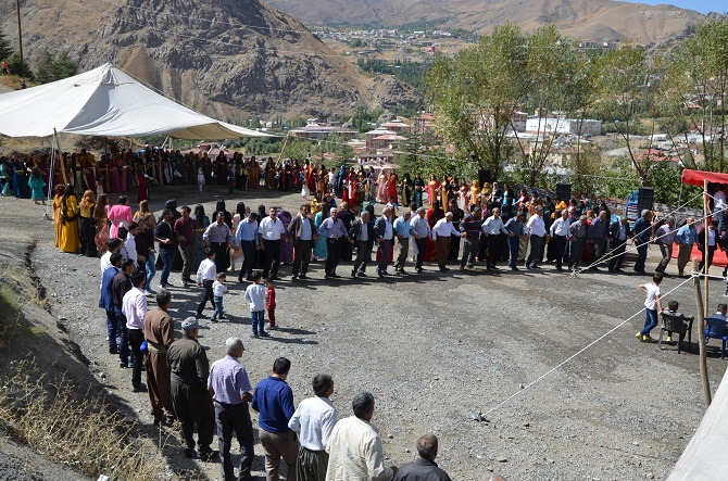 Özkan ailesinin mutlu günü 56