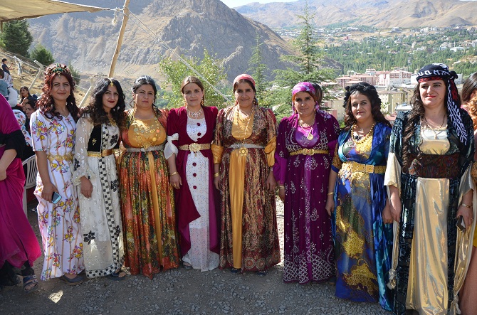 Özkan ailesinin mutlu günü 63